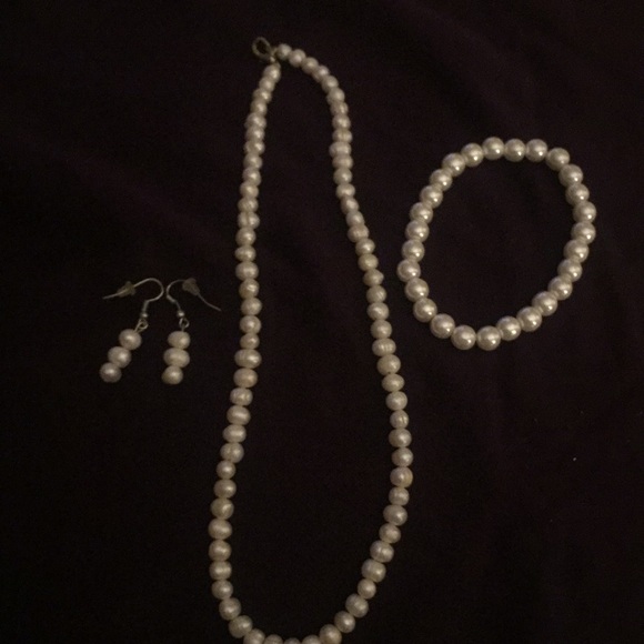 Jewelry - Pearl set